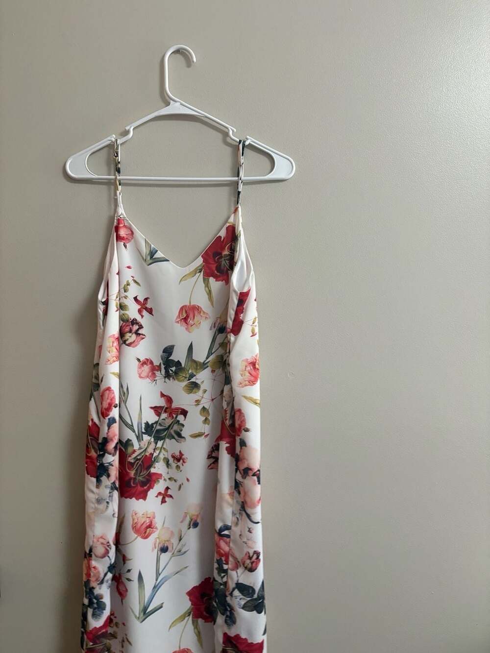NSR White Floral Print V-Neck Spaghetti Strap Slip Dress